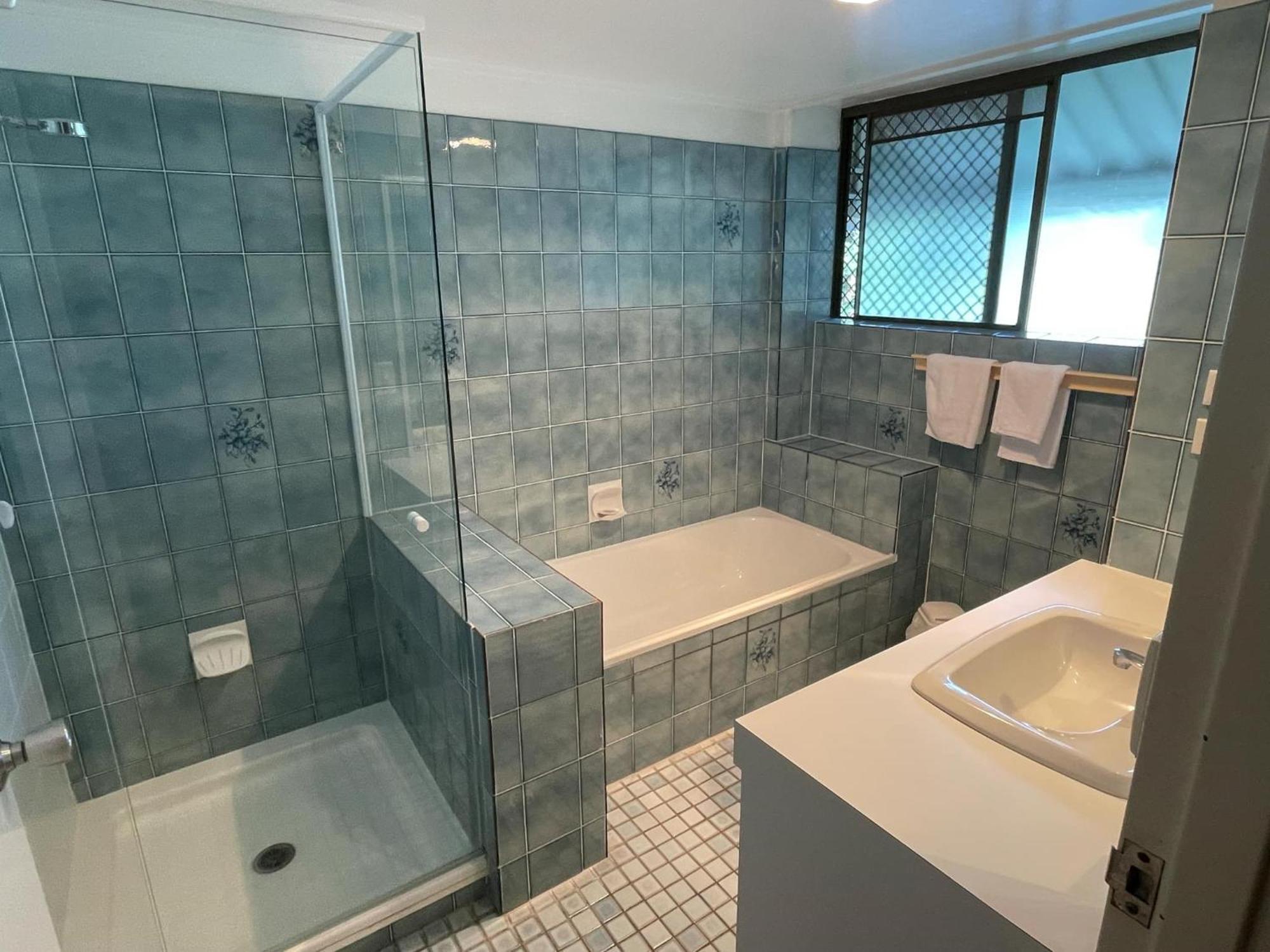 Placid Waters Holiday Apartments Bongaree Экстерьер фото